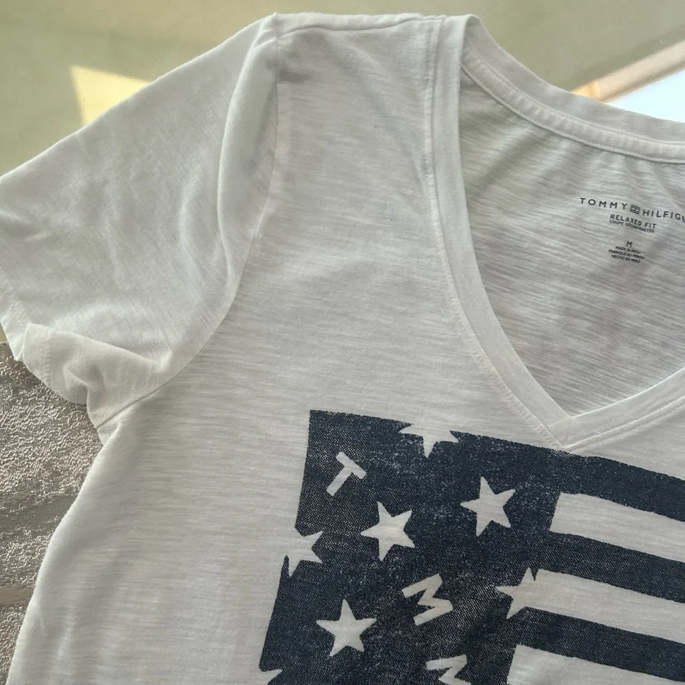 Tommy Hilfiger Women’s Tshirt - Picture 1 of 16